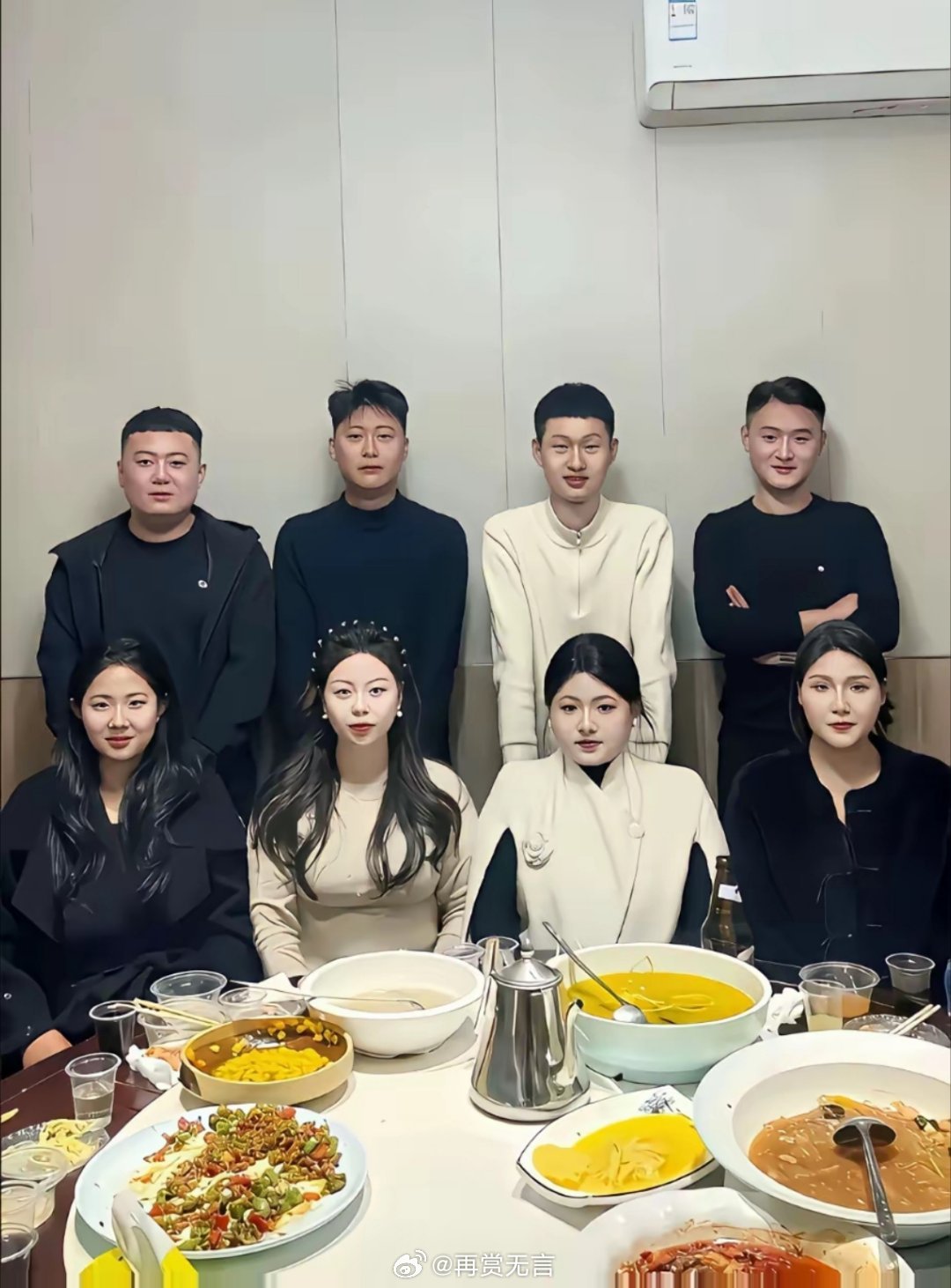 白衣服的小伙，找老婆的眼光很高。