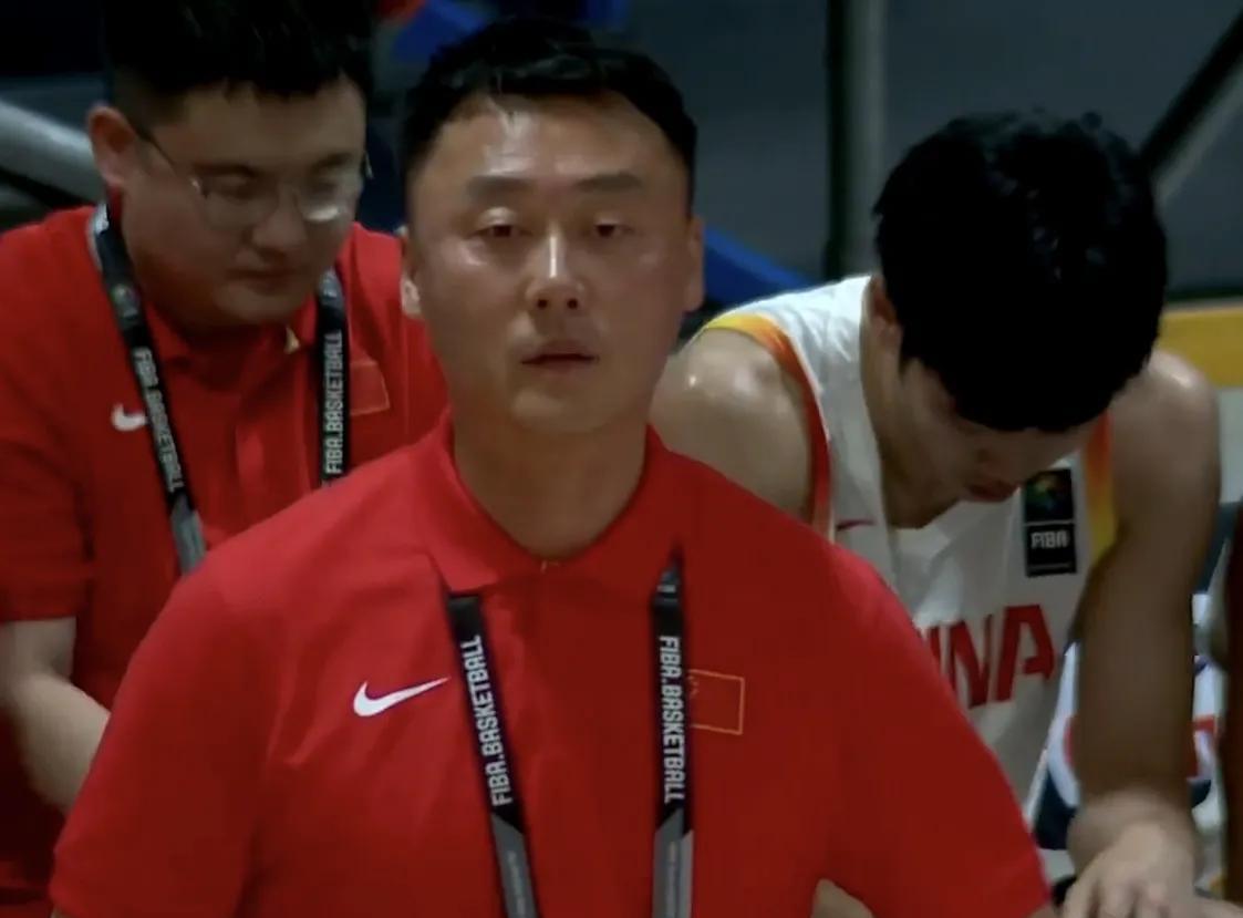 中国教练最大的问题不是战术老套，也不是训练不科学，而是任人唯亲！本以为昨天对阵