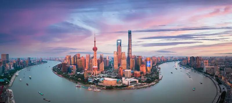 太感动了！上海，一位漂亮的小姐姐订外卖，为了感谢外卖小哥高温下的辛勤付出，给她