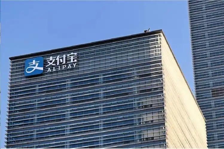 陌生人上门催收要钱，还和借款人打了起来，河南周口的一处农村小院里，这场因网商贷逾