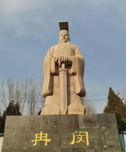 我看到网上有很多人将冉闵视为自己心目中的英雄，甚至还有人把他封了个“民族英雄”，