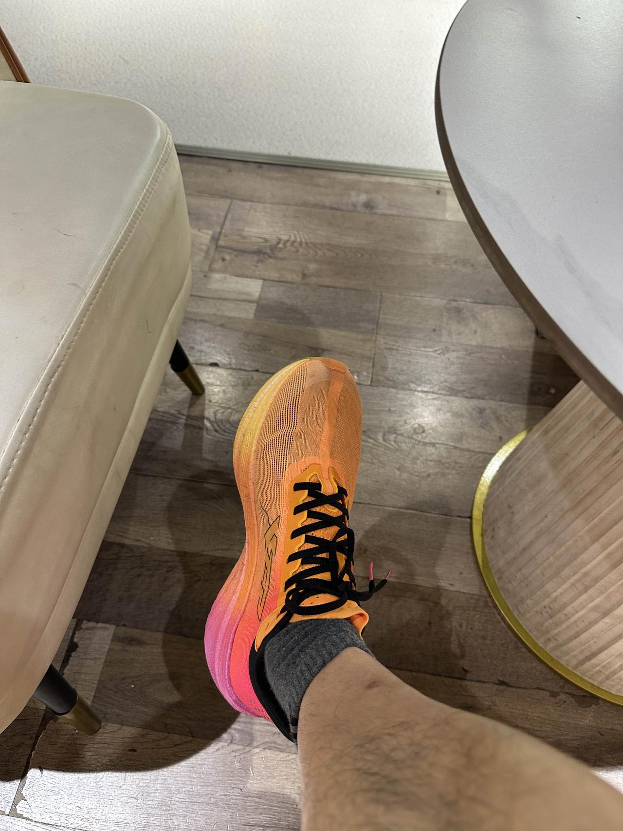 国产跑鞋质量很好了，有人三百块钱内的跑适合跑步，这是可笑的言论，完全可以不听。