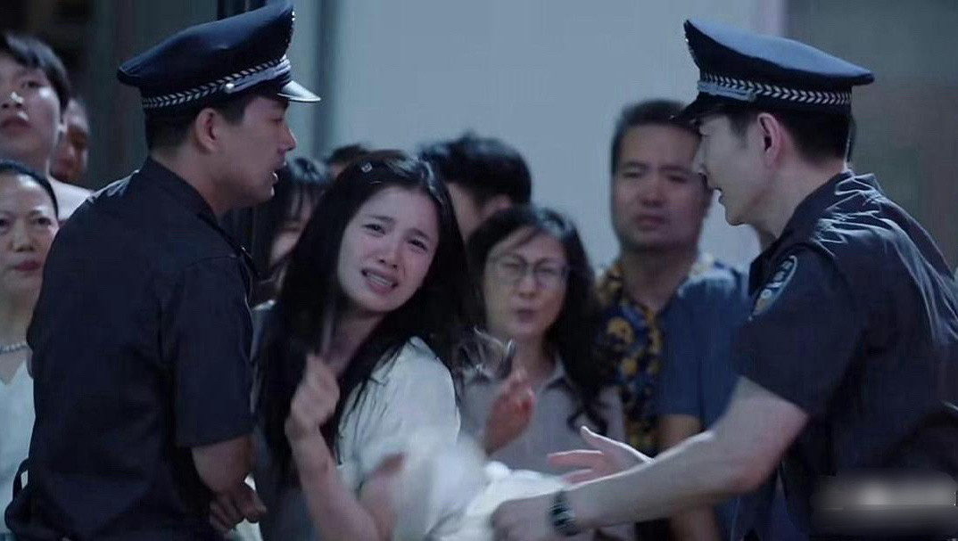 这表情，演得像真的一样啊！
