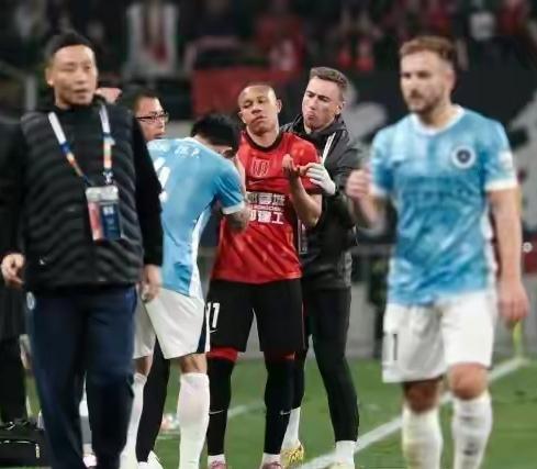 姜至鹏不是故意伤人的！这点从他被红牌罚下后的态度不难看出，或许当时他就是认为自己