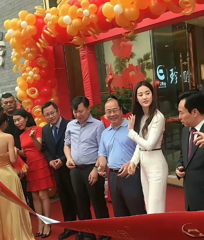 原来女神现实中是这样的，白瞎我看了十几年电视。