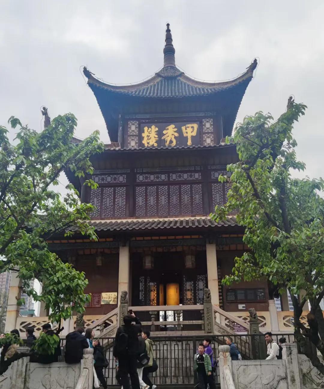 渝贵高铁获批了，走的是中线，其实在预料之中，毕竟重庆要求的是渝贵高铁必须经过綦江
