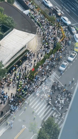 住上海八万人体育馆🏟️对面的当地人认证，周杰伦、五月天、邓紫棋开演唱没有时代少