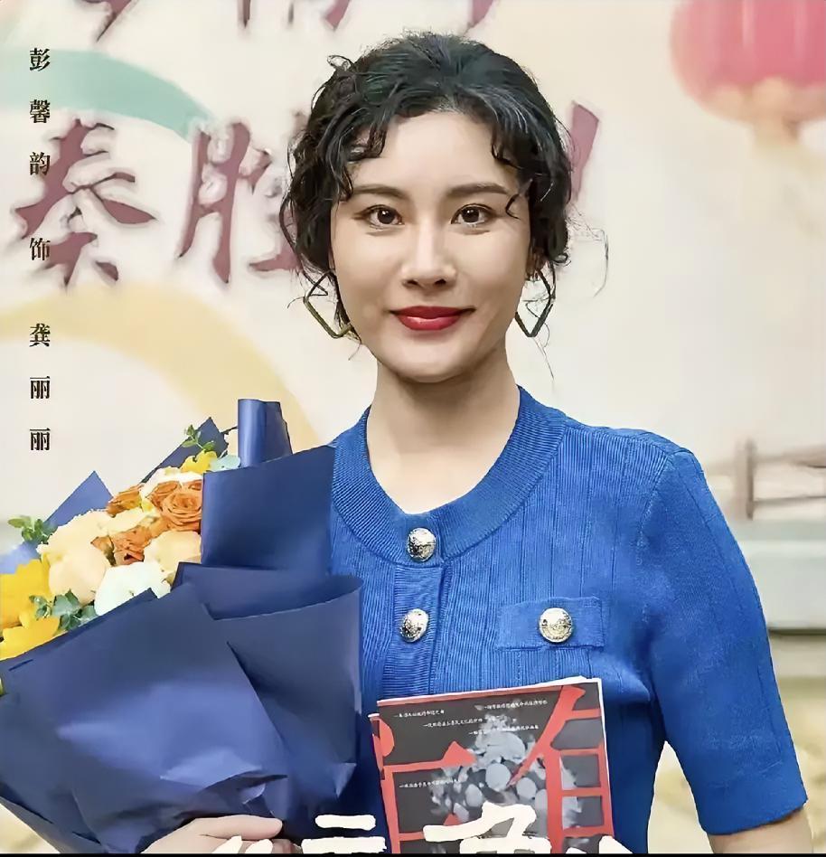 张嘉益千辛万苦，才把她请来演《主角》。“龚丽丽”这个角色，因为她是省秦台柱