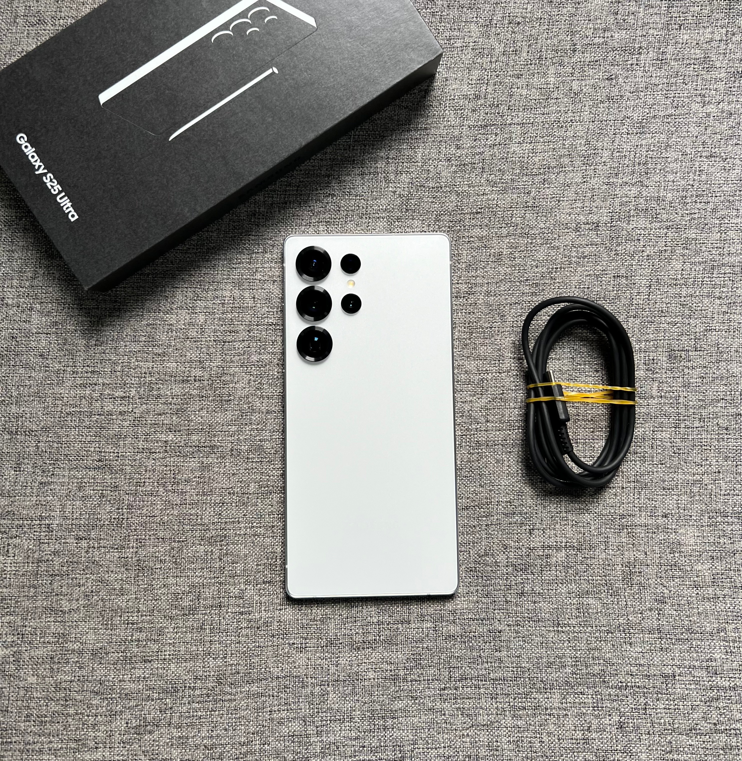 三星S25Ultra12+512G钛辉银，仅使用半个月，成色完美全套，全国