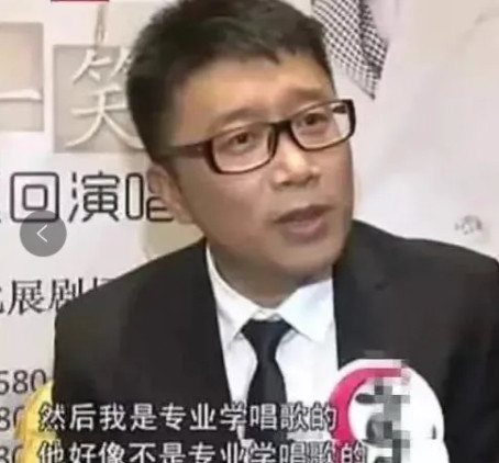 2011年，庞龙和刘德华同一天开演唱会，助理劝他取消，他却说:“我和刘德华最大的