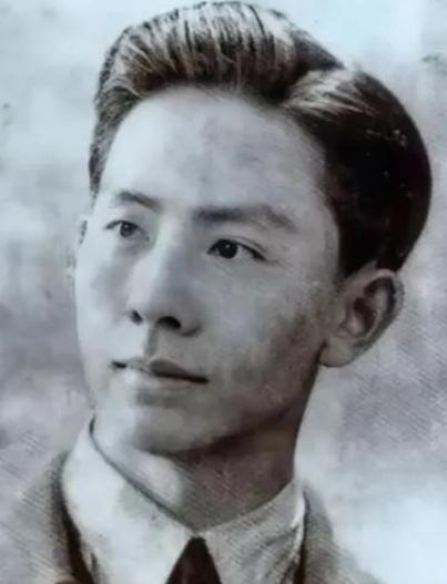 1948年，一位共产党员被捕，为了保命，他主动交代了一份12人的名单，特务们大喜