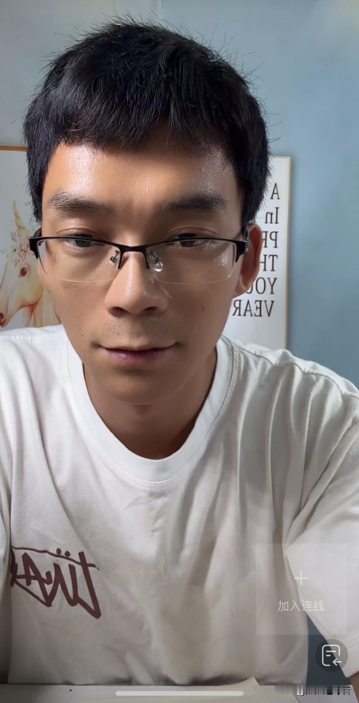 今晚，唐尚珺开直播，时隔差不多半个多月了。有一个经常跟他连线的山东女网友就问唐尚