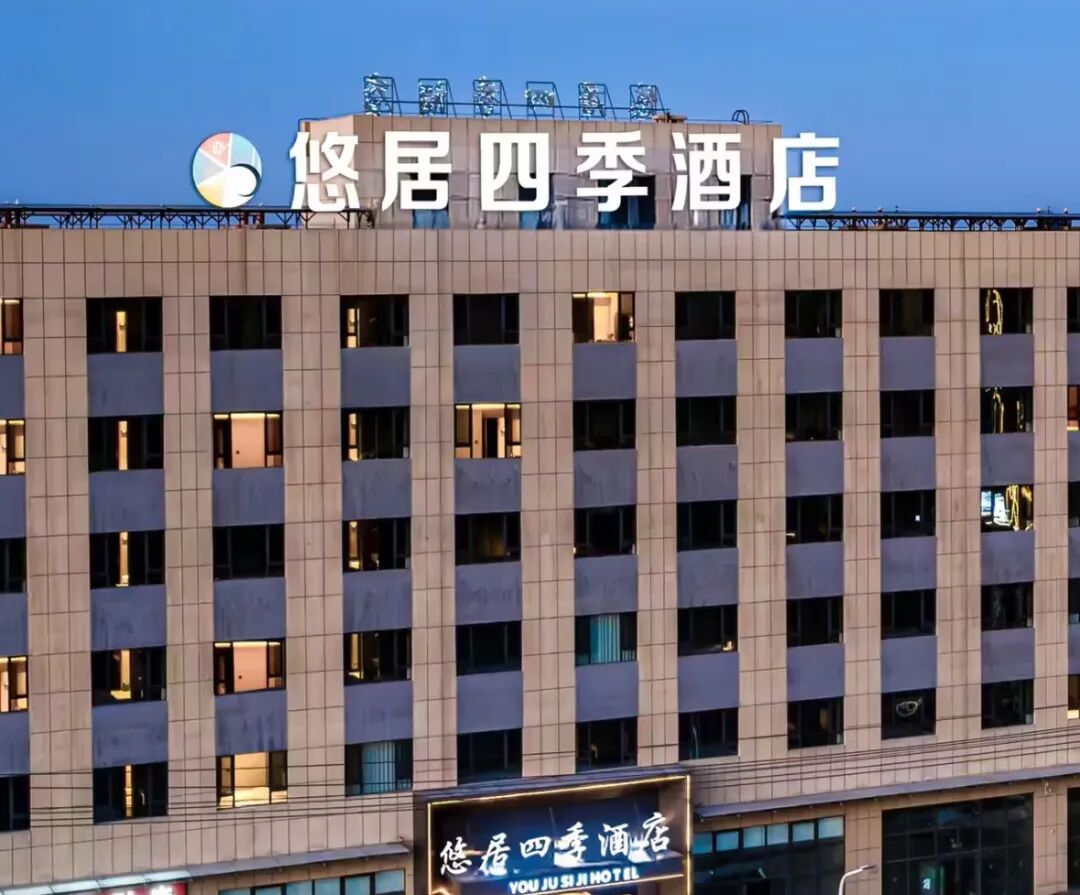 女子入住酒店, 凌晨发现身边躺着陌生男子! 酒店回应: 男子系醉酒误入