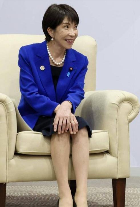 高市早苗还没下台，日本首相的“接班大戏”就提前开演了。说白了，虽然高市早苗在