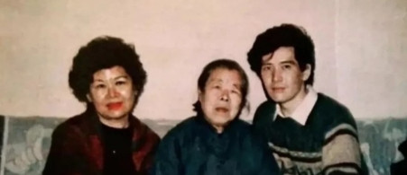 1986年，费翔事业正如日中天，他的妈妈却突然对他说：“找到你的姥姥了，她在北京