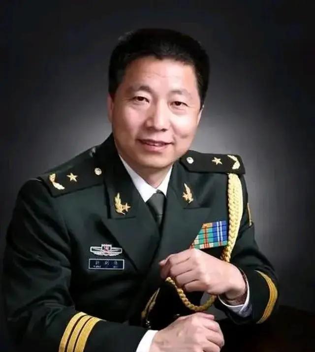航天英雄杨利伟：少将军衔17年未晋升？揭秘中国航天员军衔背后的传奇与荣耀