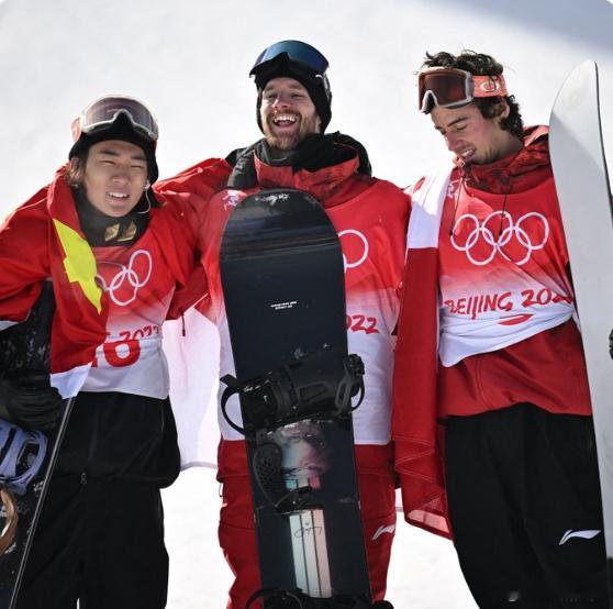 苏翊鸣超强劲敌米兰冬奥开战前发生摔伤事故冬季极限运动会独霸12冠北京冬奥0.