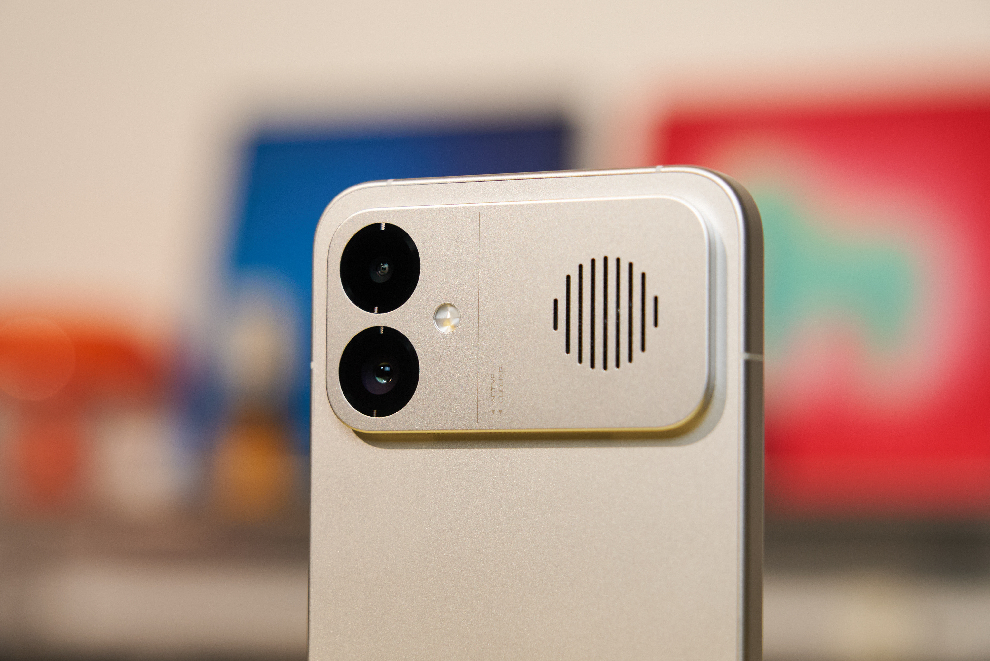 K90Max首发评测我们收到了REDMIK90Max太空银配色。整机采