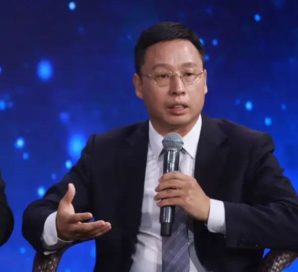 【靳玉志：启境两款新车都将搭载最新一代华为乾崑智驾】华为靳玉志宣布，启境品牌明年