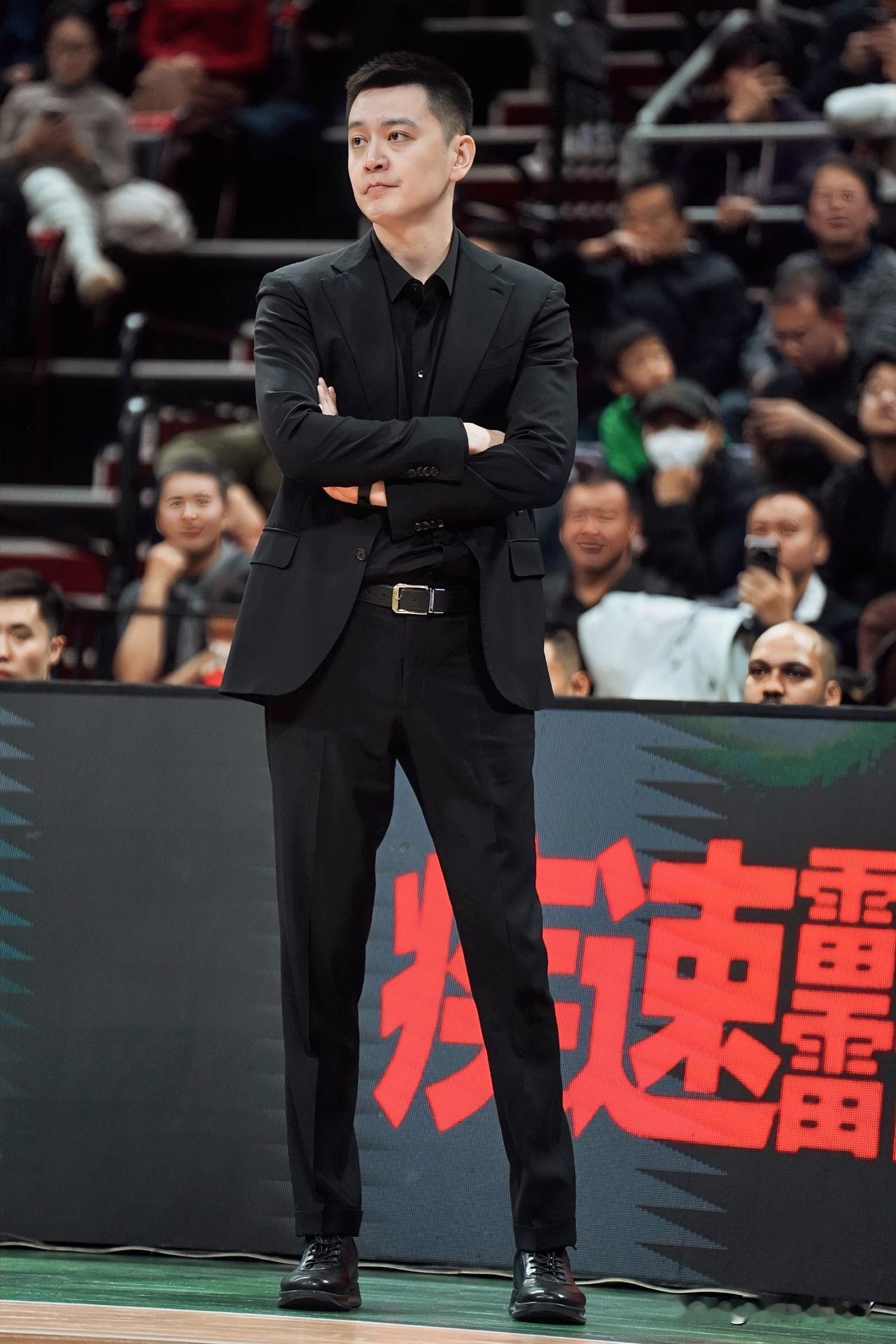 杨鸣估计要发愁了不是因为主场输给深圳他怎么也没有想到，今年球队的外援这么不