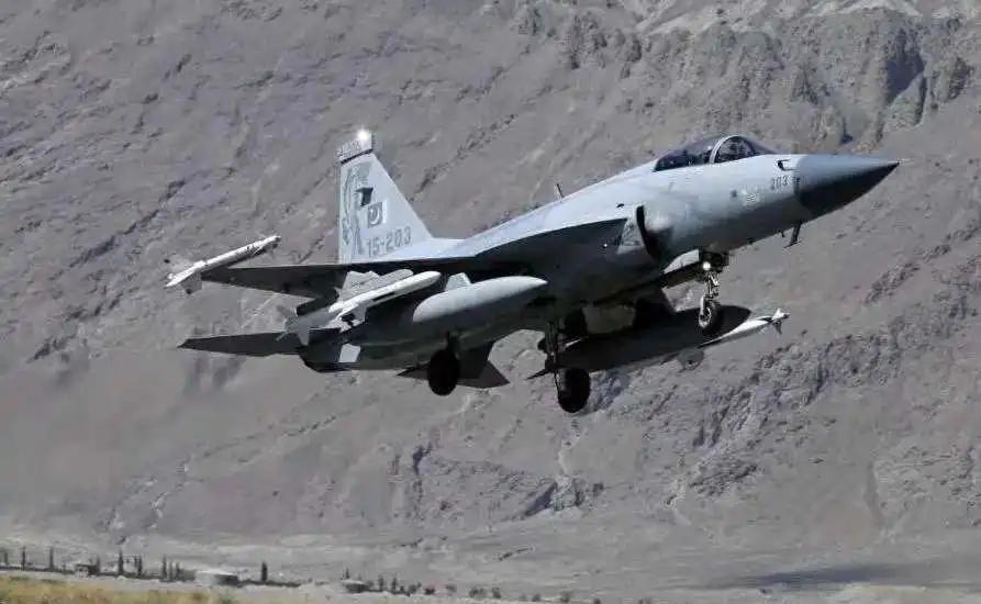 16架“枭龙”，全卖了，巴基斯坦是缺钱了吗？巴基斯坦准备把16架和中国联合研