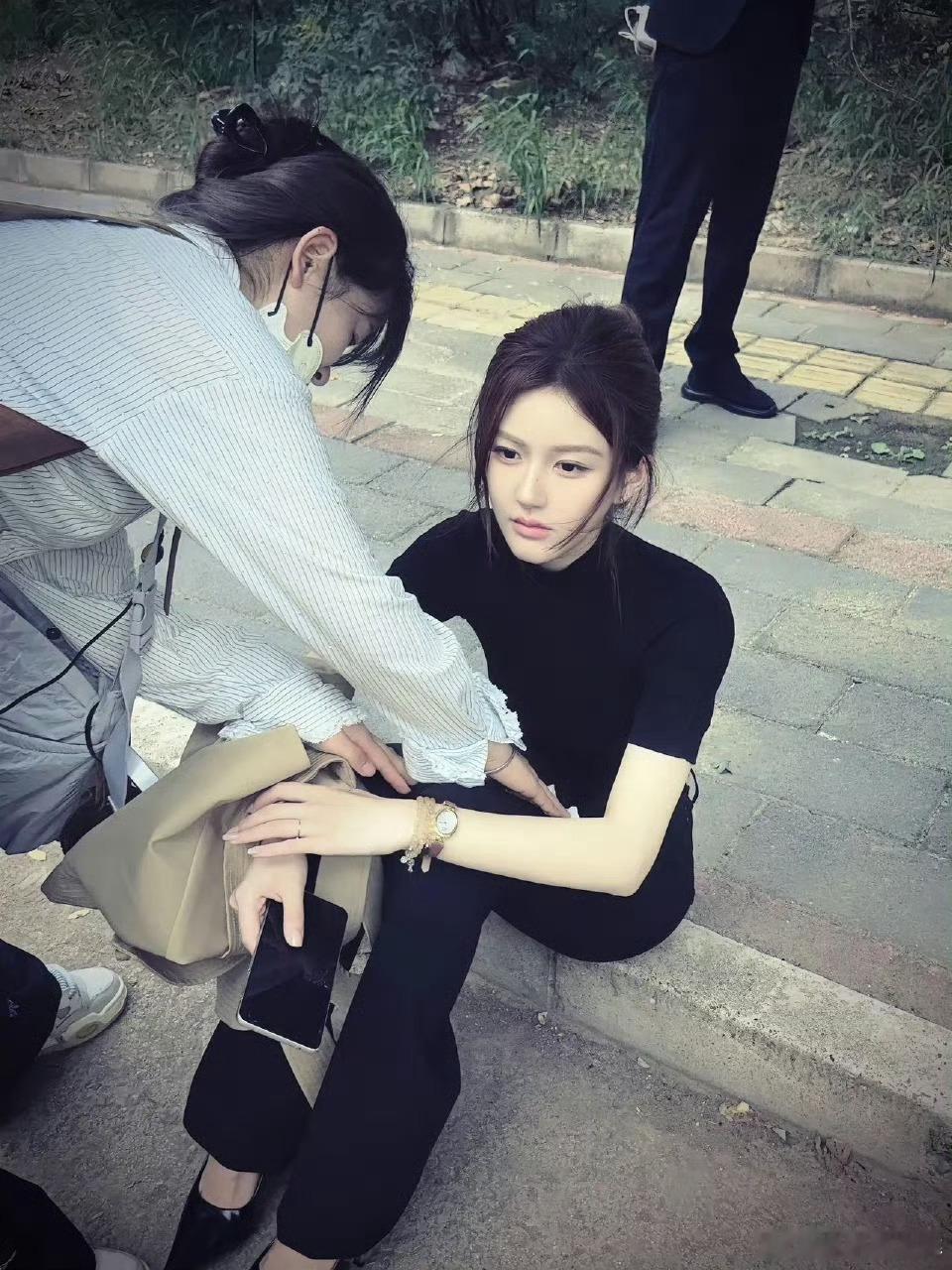 赵露思今日更新 许妍的小花絮赵露思许我耀眼​​​