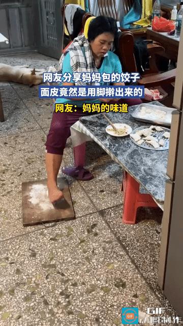 “高手在民间”！女生第一次去男友家做客，男友说妈妈有个包饺子的绝活，女生心想包个