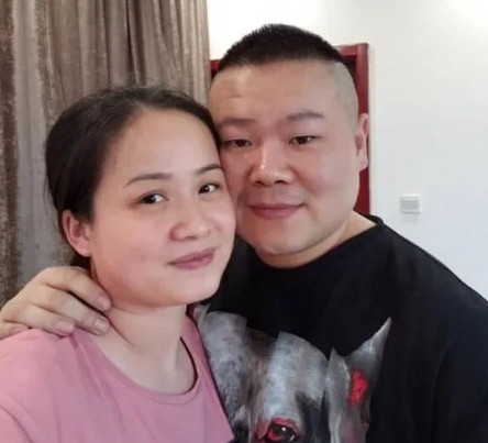 有一次，岳云鹏在节目中吐槽：“我媳妇心特大，跟我吵完架倒头就睡，可我没吵赢，还想