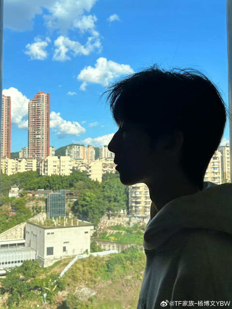 卧槽，杨博文的侧颜无敌了​​​