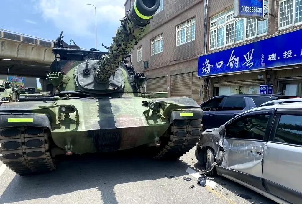 又一起，这是演习以来第四起事故，真是离谱到家了啊！[笑着哭][笑着哭][笑着哭]对面