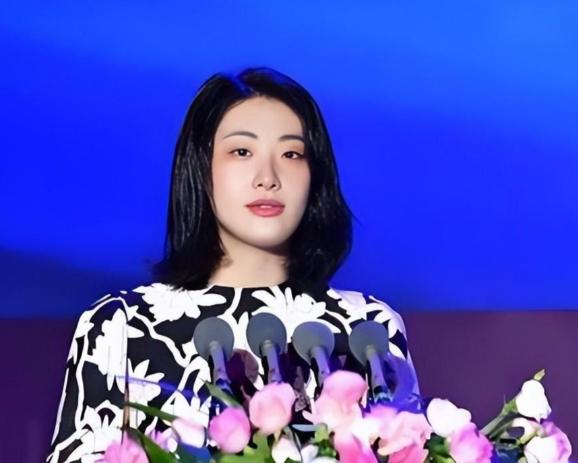 宗馥莉定了:家族风波没事，100%继承股份宗馥莉已经正式继承股权看来