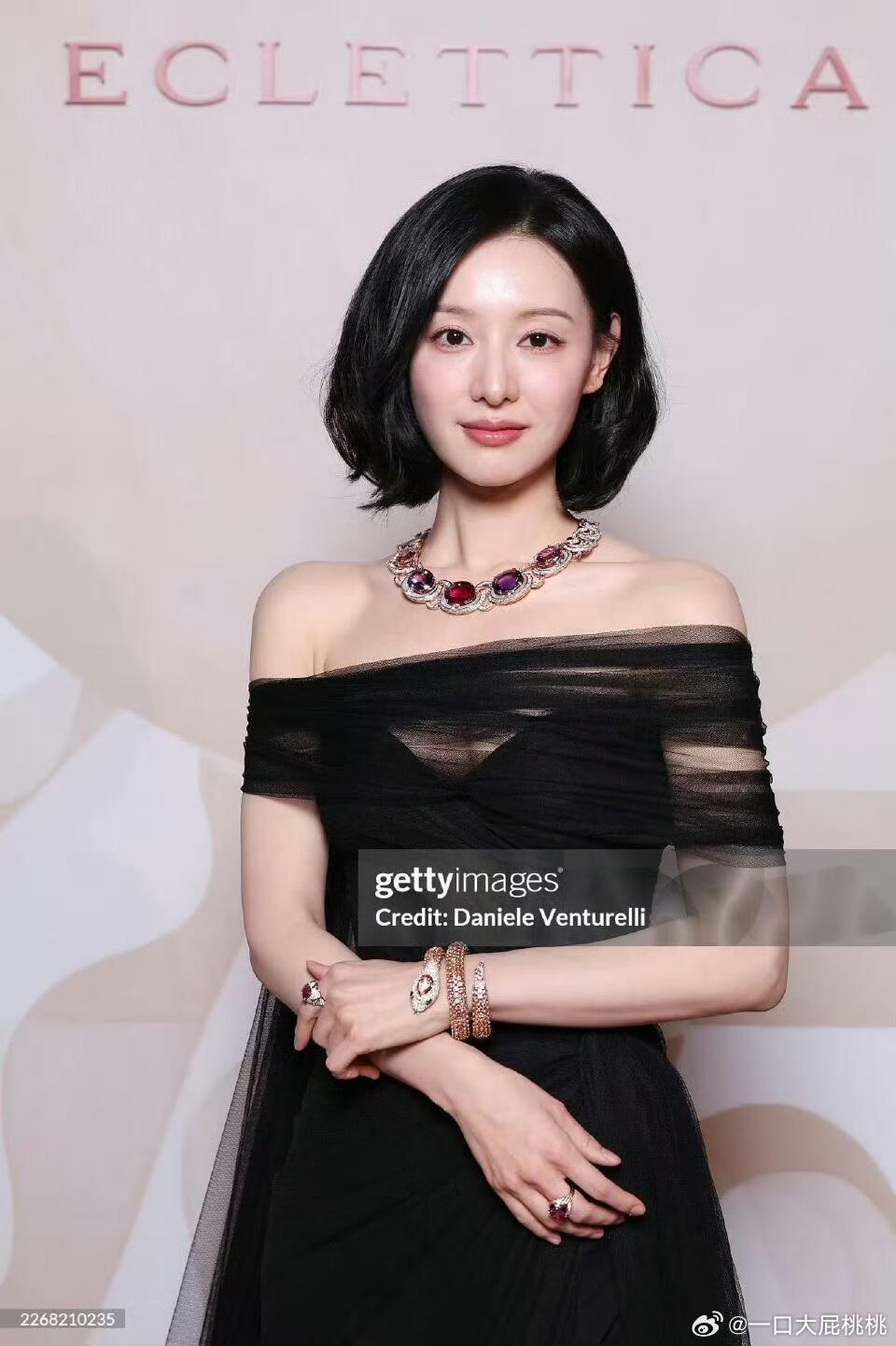 金智媛宝格丽高珠晚宴生图✨这个短发造型比第一天那个好看多了