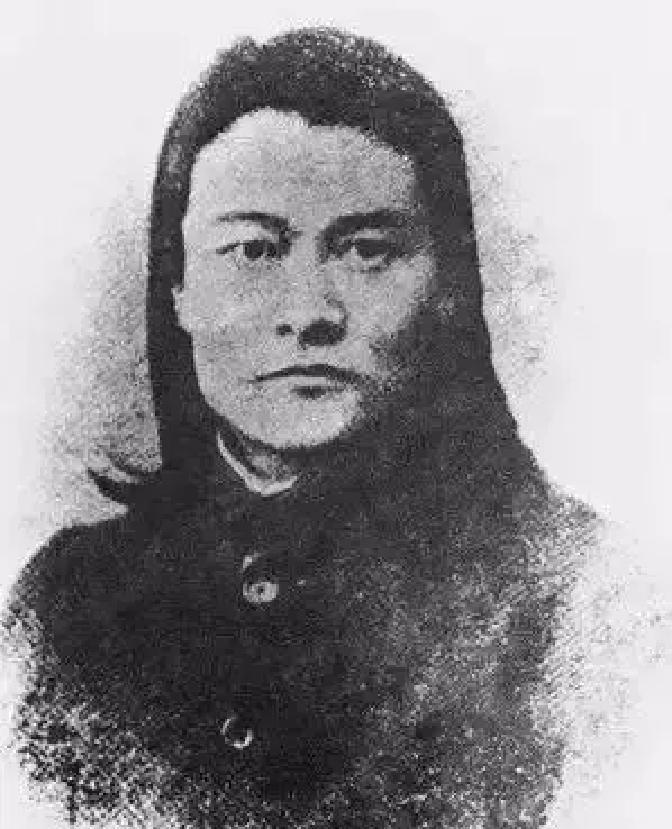 陈天华与汪精卫都是记忆力超群的人。有次，他们在上海霞飞路游玩，于是两人打赌，看谁
