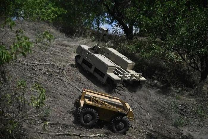 让机器人先死，步兵再跟上，俄乌战场出现新打法。9月20日，乌克兰第三军指挥官比