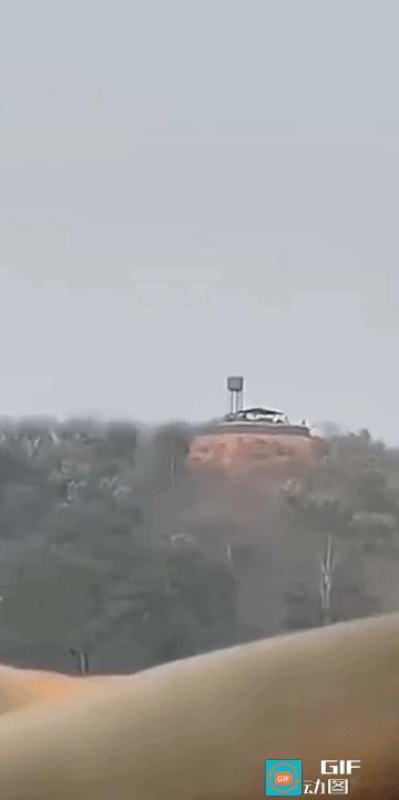 泰军发射导弹三枚导弹准确的落在柬埔寨前沿哨所连续三次剧烈的爆炸让人震撼。