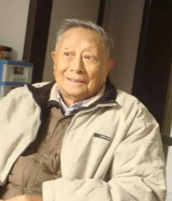 1944年南通城，汪伪中将师长施亚夫刚脱下沾泥的军靴，房门就被伪副师长的老婆撞开
