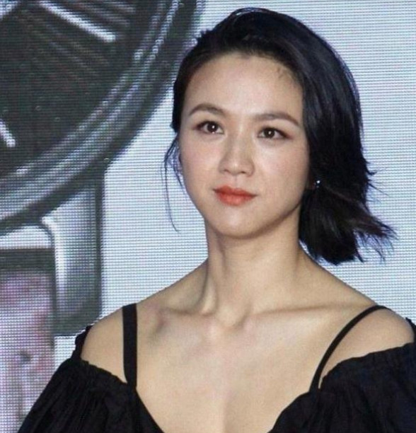 2014年，汤唯嫁给了韩国的金泰勇。她老公花了13.5亿韩元买了一块480平