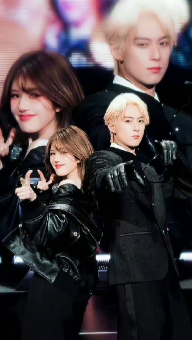 《Pretty》舞台真的太绝了！王鹤棣和赵露思把那种又帅又美的“双A”氛围感直接