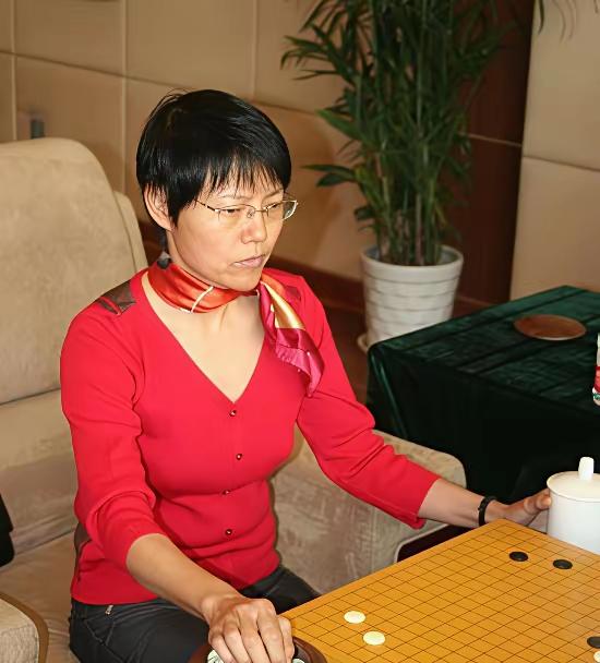 聂卫平棋圣去世了，他的“抗倭”英名被大家牢牢记住了，他的三任妻子一个比一个漂亮，