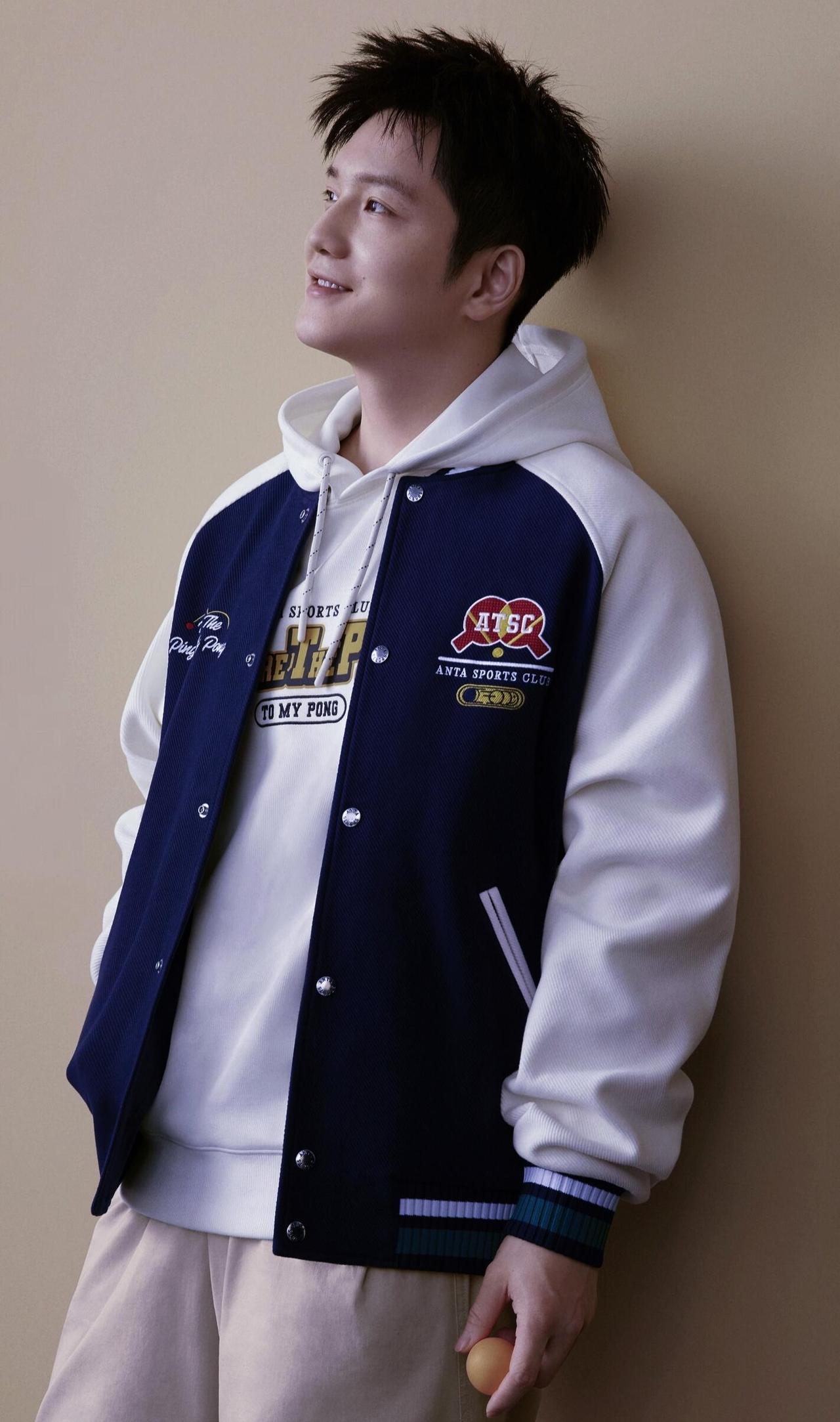 樊振东真的好帅气，青年大学生，干干净净，清清爽爽，东子的气质，好周正！好新的照