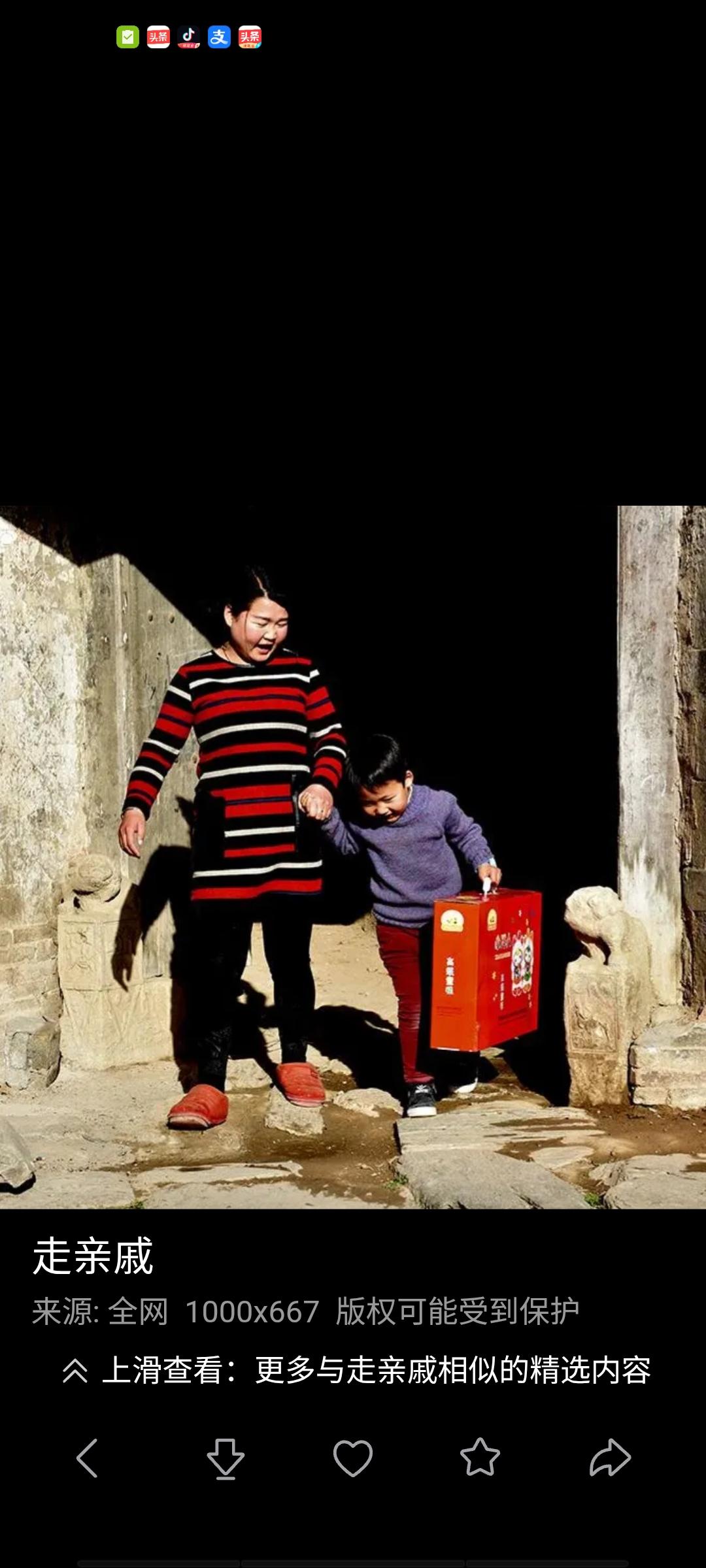 我有个朋友过节时带孩子走亲戚，带了不少礼品。那亲戚很会来事儿，一进门就给了他孩子