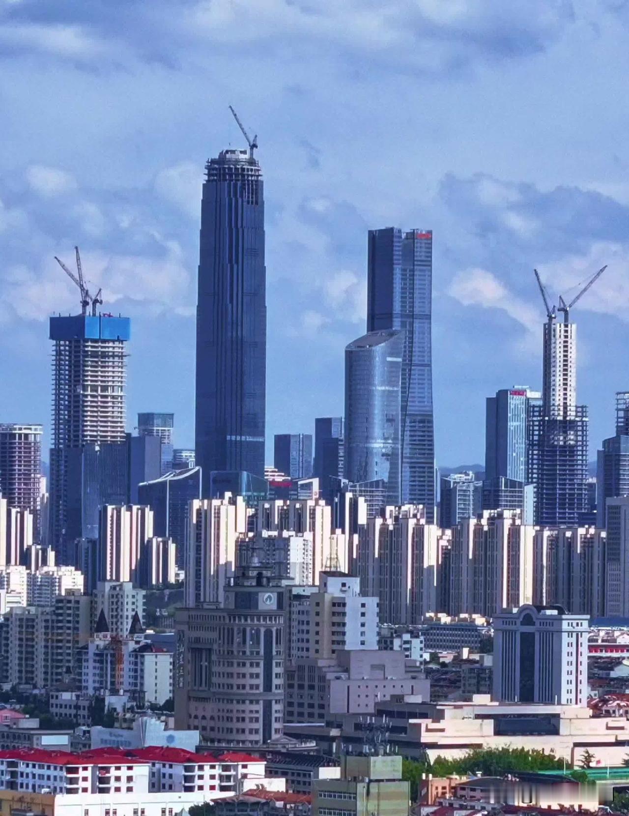 青岛和济南，谁是山东城建天花板？以我经常，往返这两座城市的经验来看……我