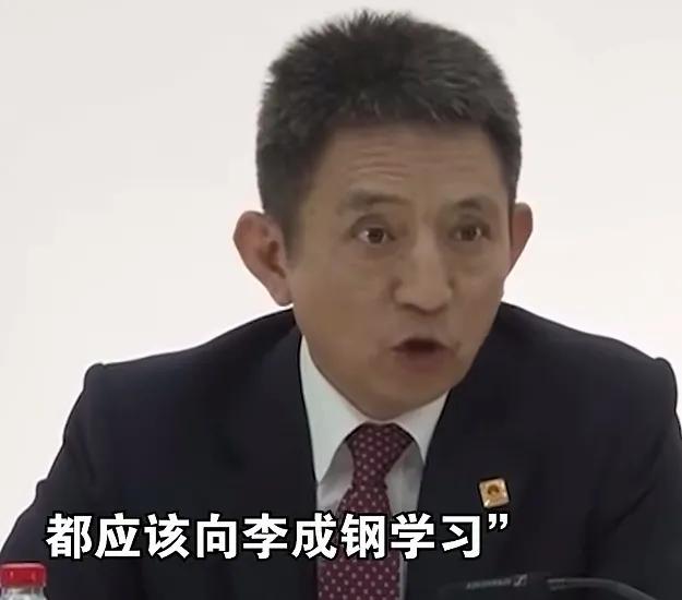 贝森特原本的用意肯定是想抹黑李成钢，结果无论是中网还是美网的网友，都不买账，不乏