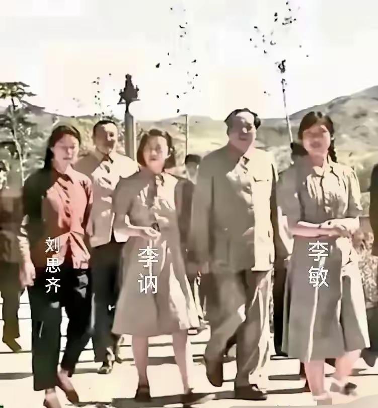 看毛主席和李敏、李讷、刘思齐同框的老照片，哪是靠伟人光环打动人啊！最戳心的，全是