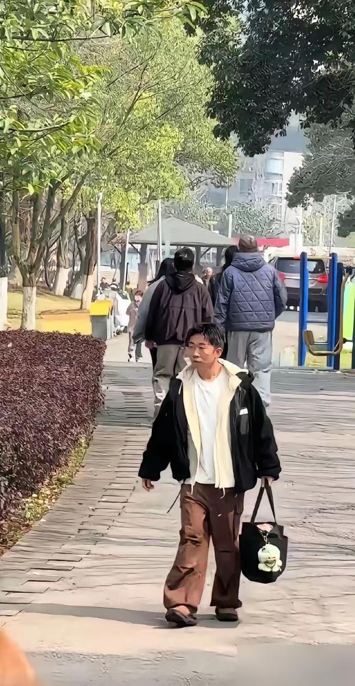 谁能想到，综艺圈公认的劳模杨迪，收入居然没摸到顶流门槛？杨迪绝对是圈内“真能