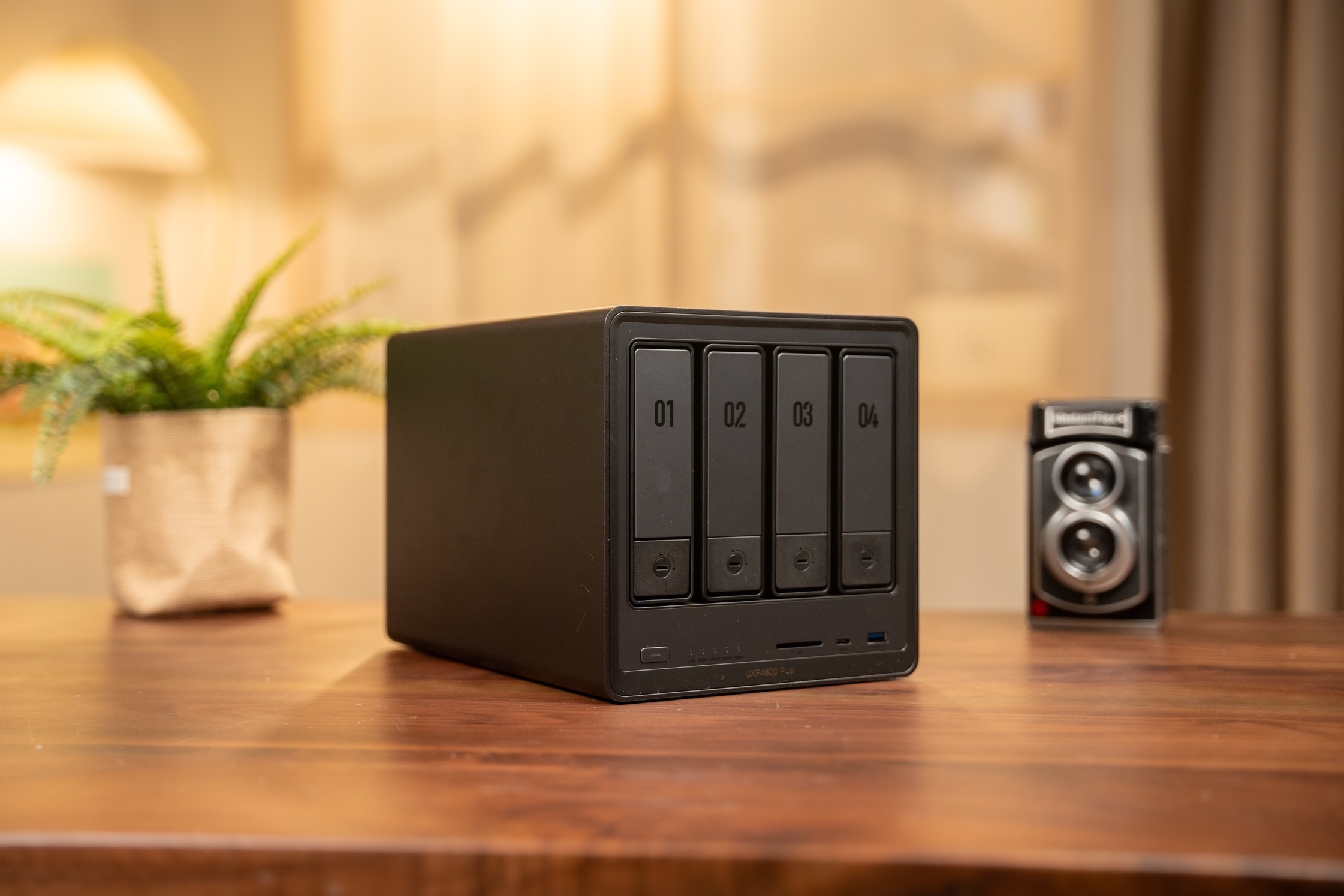 大家知道我们工作室搭建了一个NAS服务器吗?因为素材实在太多了,用来存储和让后期