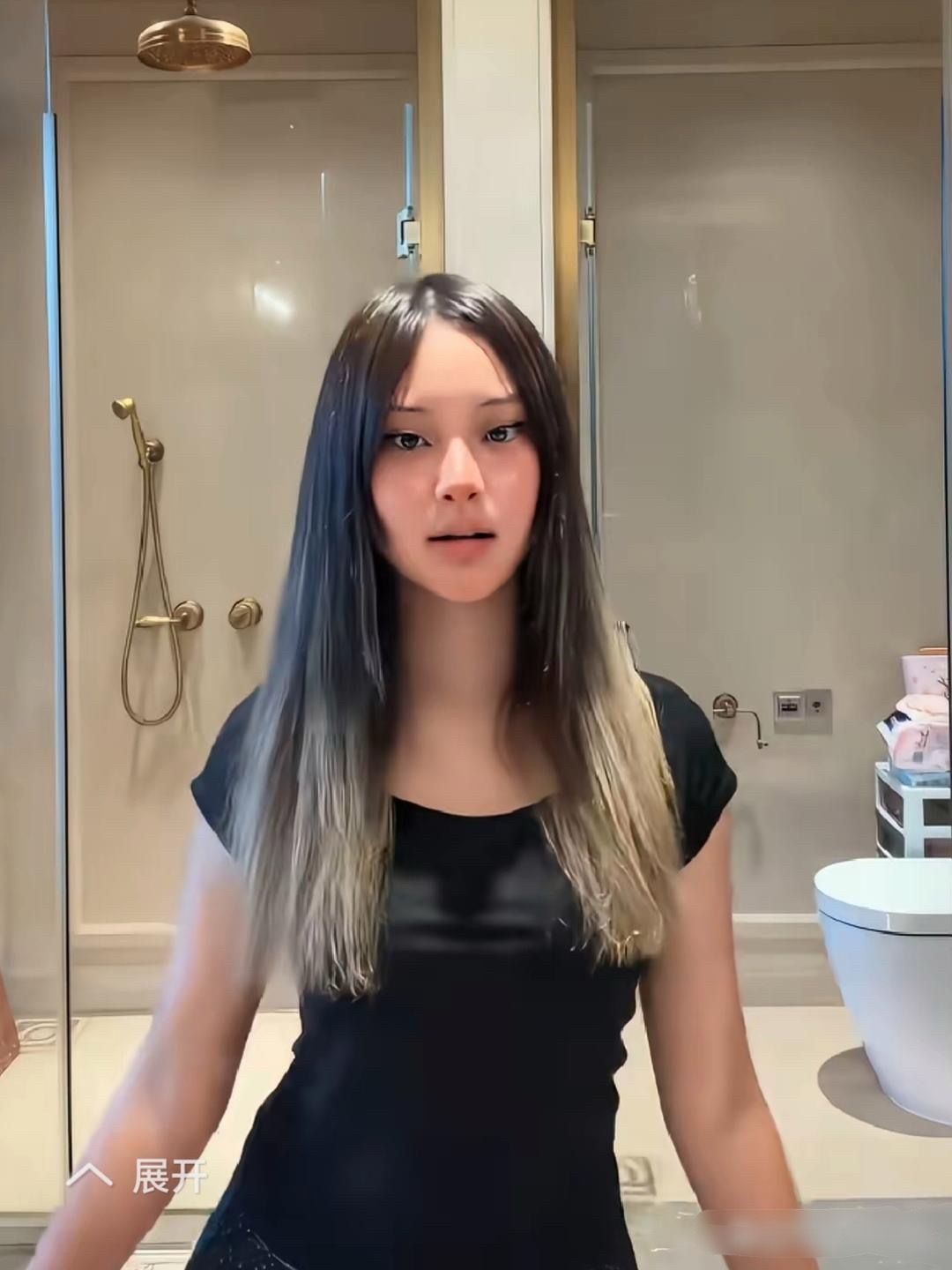 贾乃亮的女儿变化好大呀。