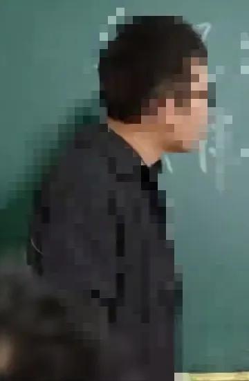 这哥们据说是语文名师，我怎么觉得有点误人子弟。他说千万不要读俄国文学，因为作