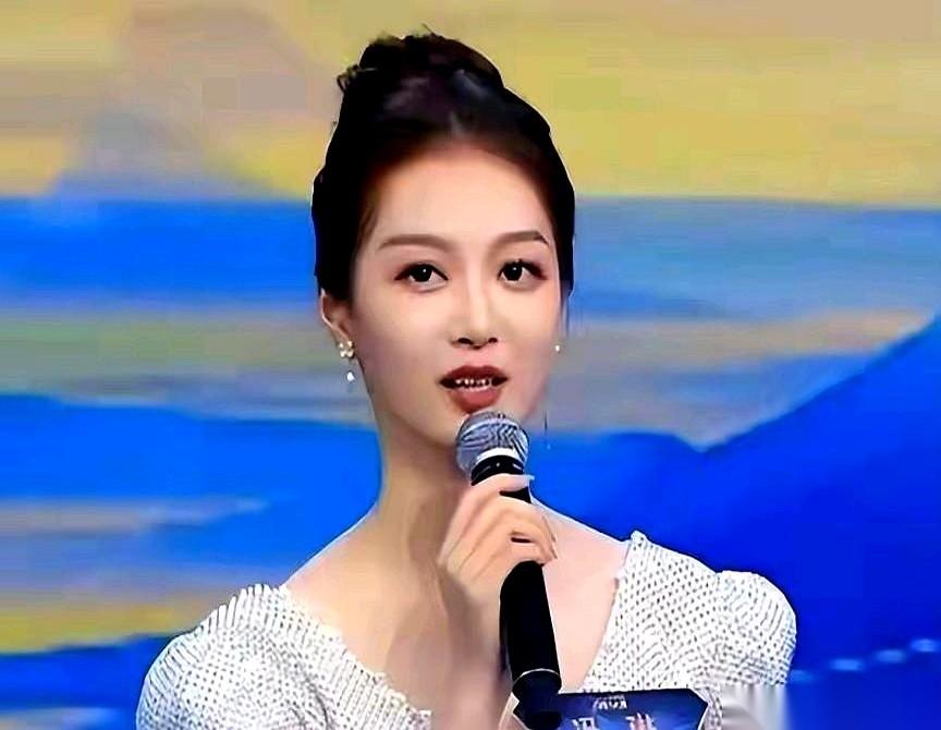 上海户口，买了房，开宝马。就这几个词砸出来，多少人第一反应就是：家里有矿吧？或