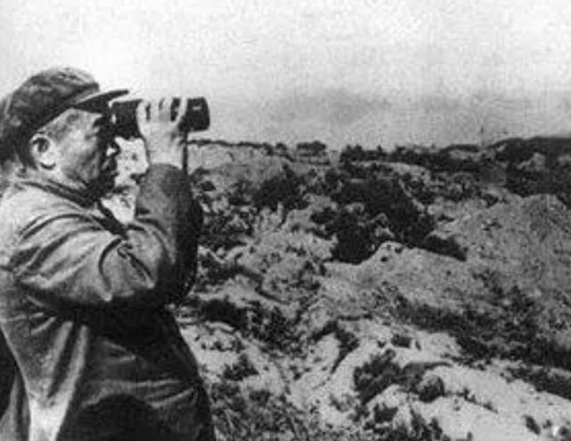1955年，全军大授衔之前，彭德怀跟陈赓两人却因为授衔的问题吵了起来，期间，彭德